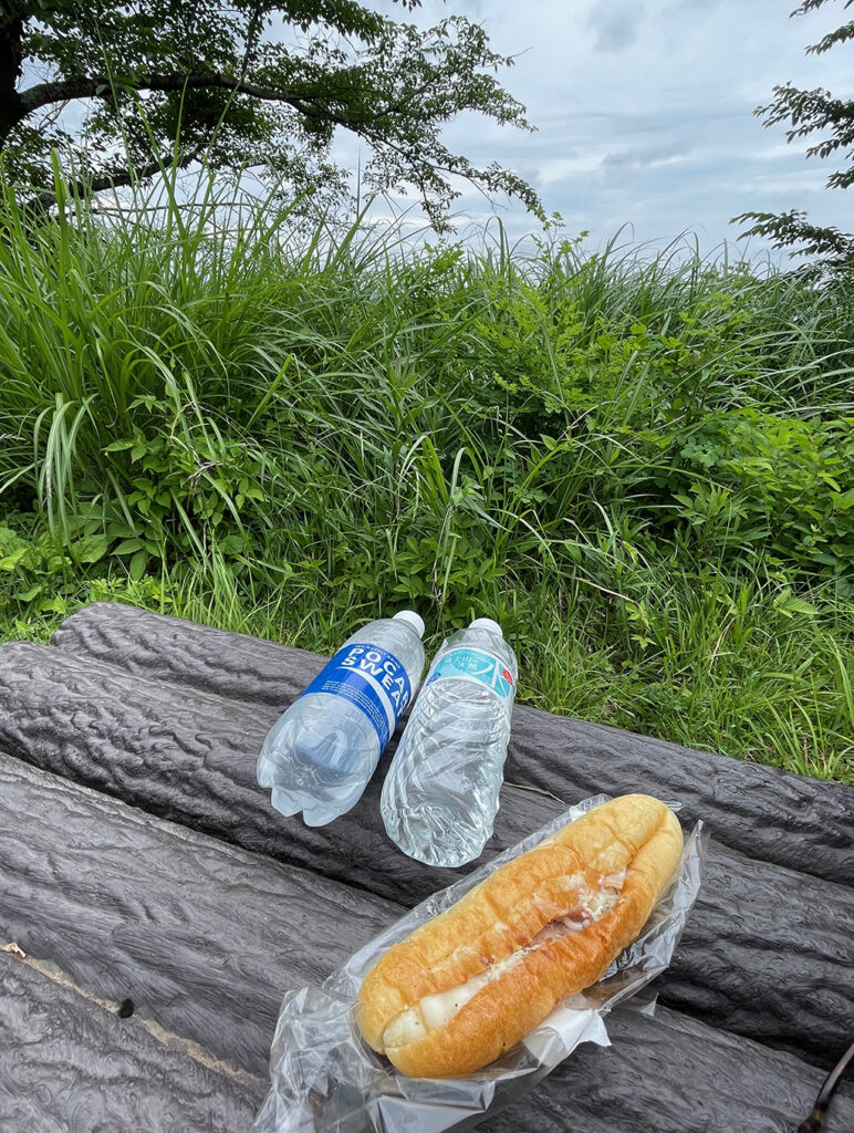 鳶尾山山頂で昼食