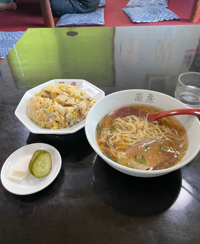 町中華でラーメン定食